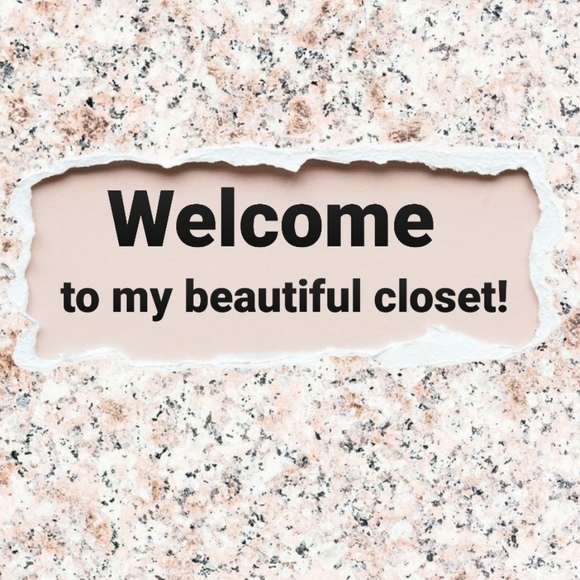 Meet your Posher, Amazing Amy 🥳 - Picture 1 of 3